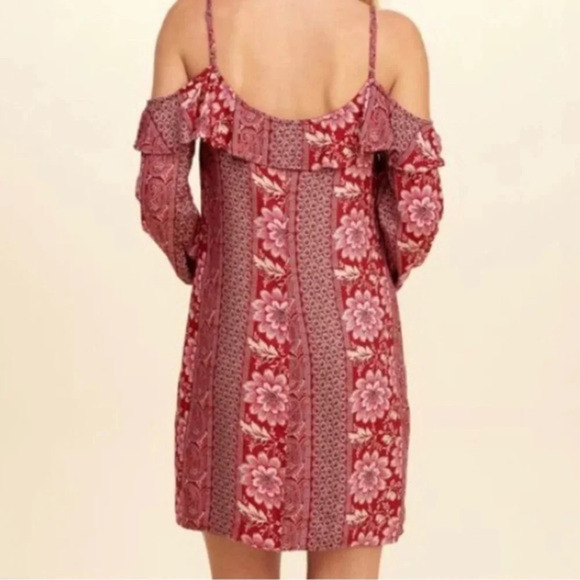 Hollister‎ Dresses Red Print Off-The-Shoulder Shift Dress - Picture 3 of 9